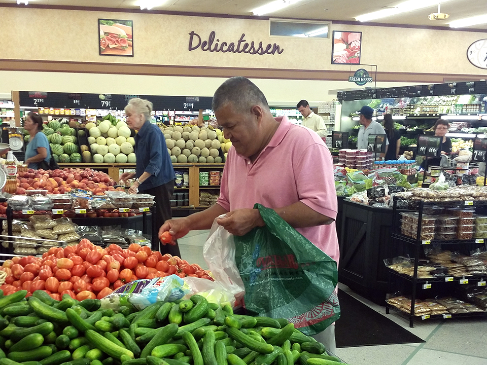 Tracy Shop Veggies